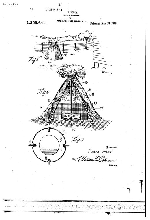 Patent drawing of a straw-covered conical trap resembling a haystack, with an internal wire-mesh cylinder, stakes, and a small box holding mouse traps, plus a circular cross-section detail showing the entrance openings.