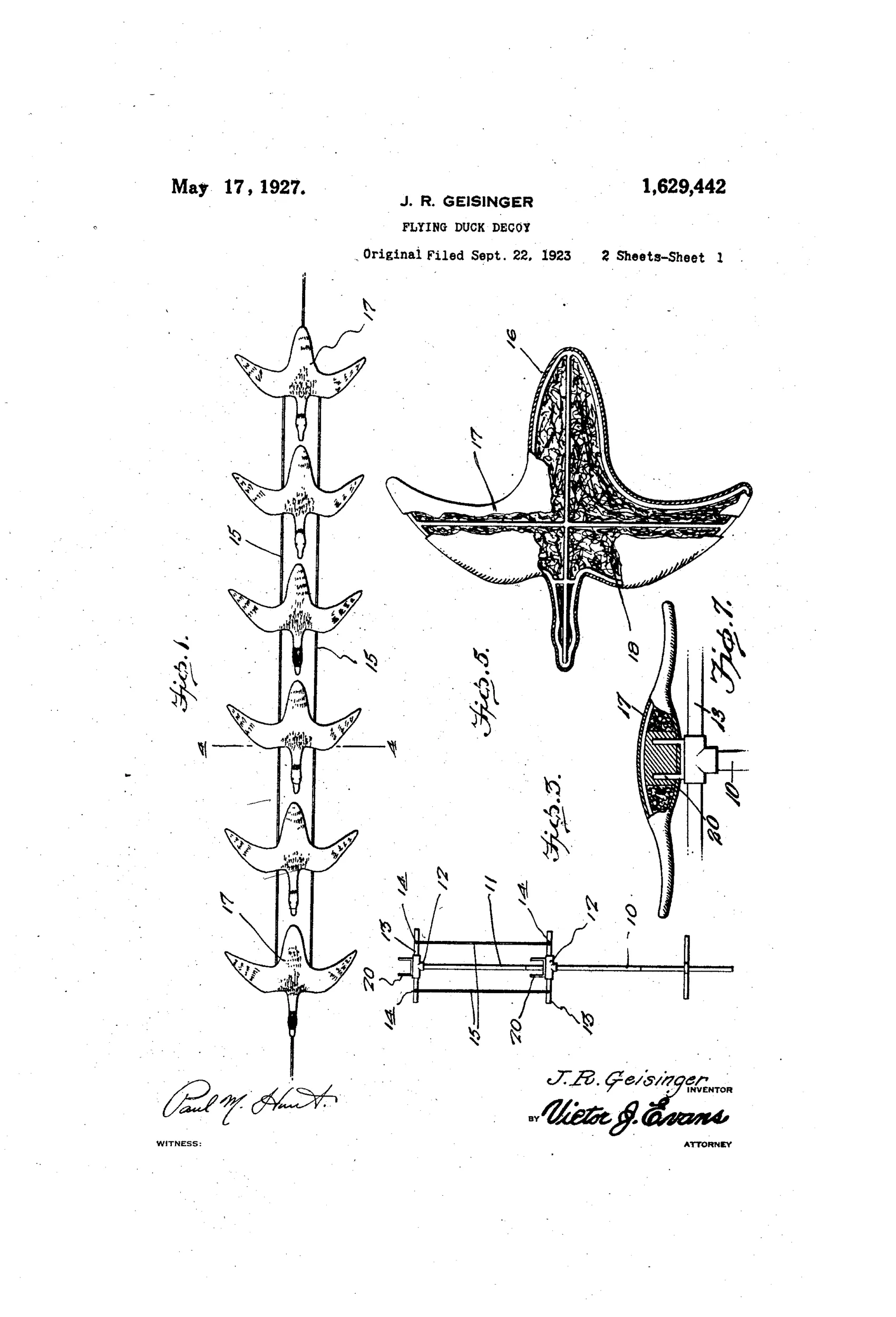 Patent drawing showing a series of duck-shaped decoys with flapping canvas wings strung along parallel inclined wires between two support uprights, with detail views of the T-shaped coupling, U-shaped mounting bracket, and stuffed canvas duck body construction.